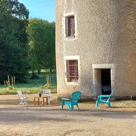 Chambre Dans Tour Du 15Eme Siecle Mauvieres Luaran gambar