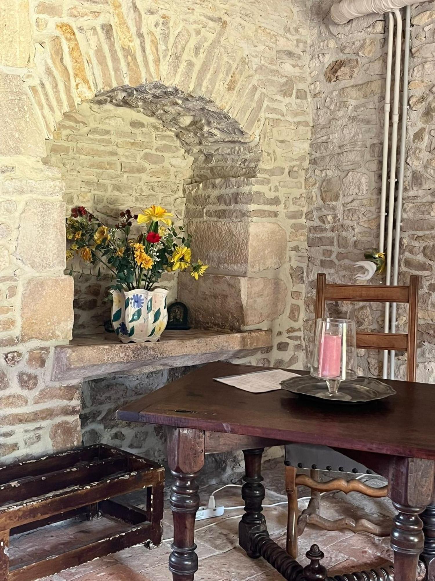 Chambre Dans Tour Du 15Eme Siecle Mauvieres Luaran gambar