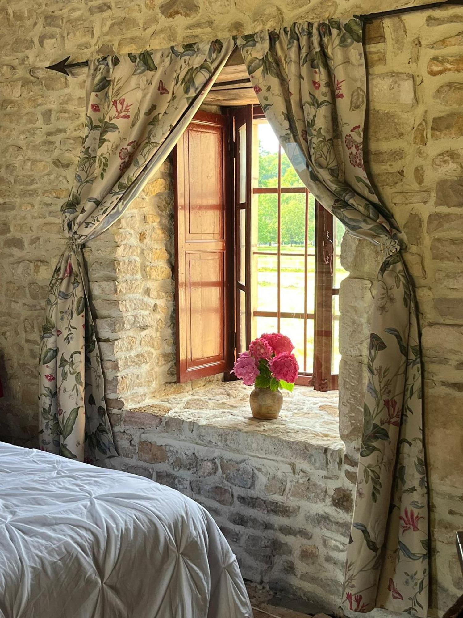Chambre Dans Tour Du 15Eme Siecle Mauvieres Luaran gambar